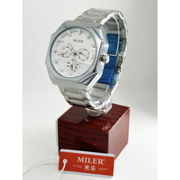 Wholesale Watch Men′s Scale Three Eyes Six Hands Waterproof Quartz Watch