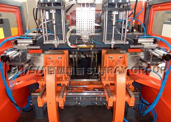 265BPH Pvc Water Tank Manufacturing Machine , Pvc Blowing Machine 3.0 X 2.1 X 2.35M Size SRB55D-1C