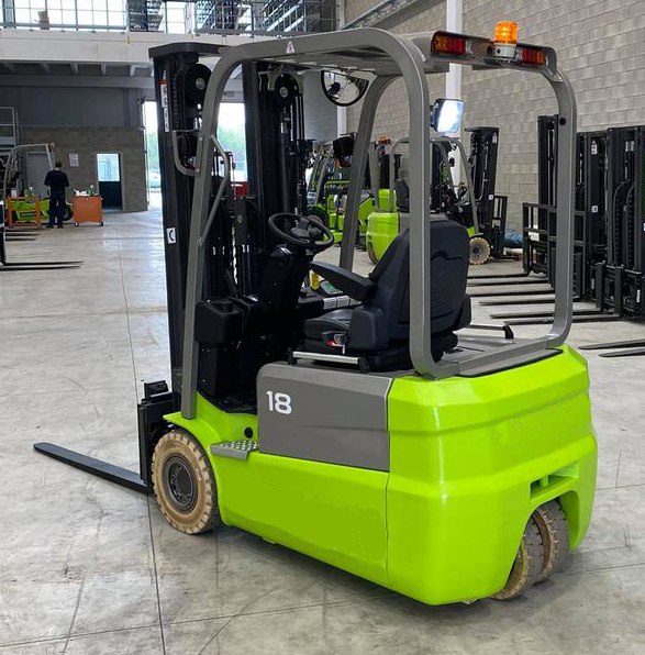 1.6 Ton 2 Ton Reach Truck Electric SNSC Forklift With Pneumatic Standard Tire