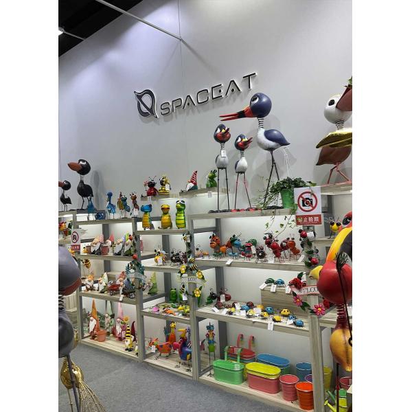 Unique Solar Garden Ornament Lifelike Solar Powered Yard Decor IP44