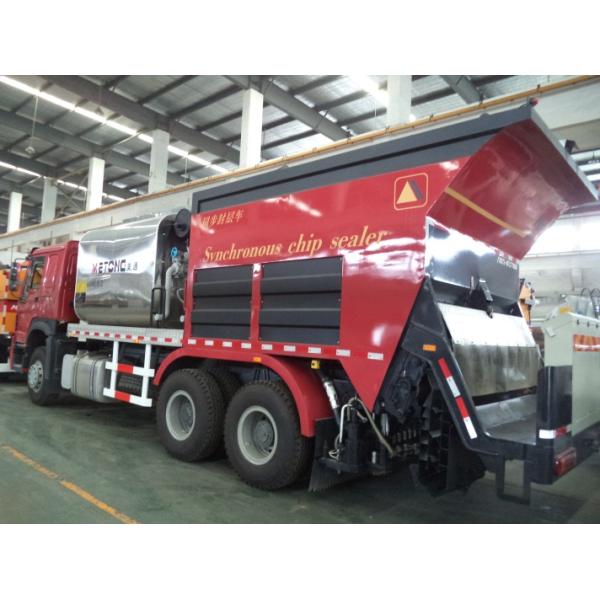 Sinotruk Road Maintenance Equipment 8m3 Rubber Asphalt Synchronous Chip Sealer