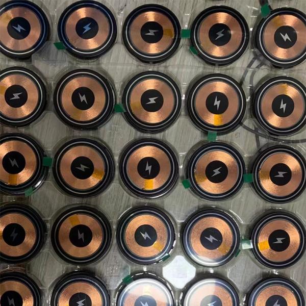 2022 mobile accessories New trending 15W magnetic wireless charger for iphone