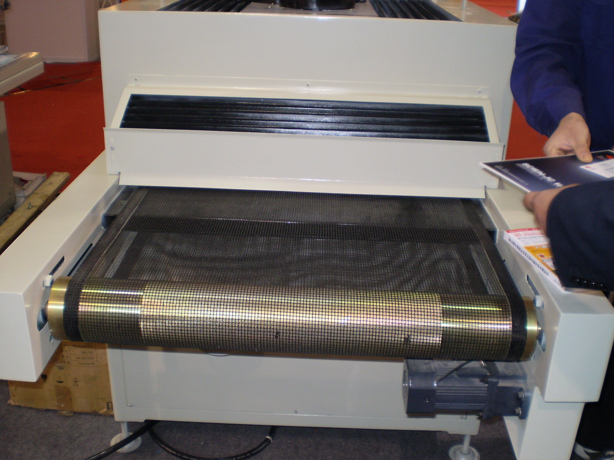 China Flat Black Brown PTFE Mesh Conveyor Belt Fiberglass Open Mesh 1mm Thickness wholesale