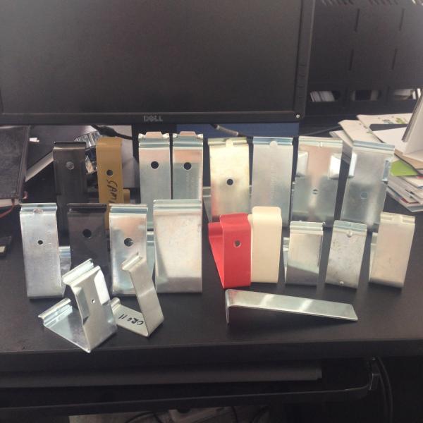 Sheet Metal Fabrication Spring Retaining Crate Clip with Powder Coating in Wooden Crate