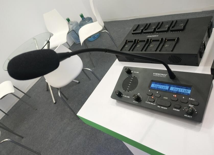 230V Wireless Interpretation System With Loudspeaker / Earphone Jack And Volume