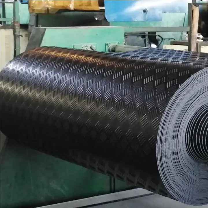 Premium Anti Slip Checker Plate Design With Additional Tear Strength Stall Mattress Rubber Mat Roll