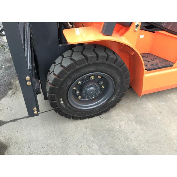 2 3 4ton ISUZU Energy Saving Engine Diesel Powered Forklift Yellow Color Turning Radius 2170mm With CE Certificate