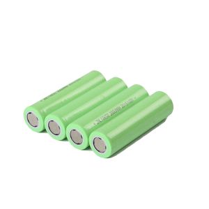 Rechargeable 2000mAh 3.7 V 18650 Lithium Ion Battery