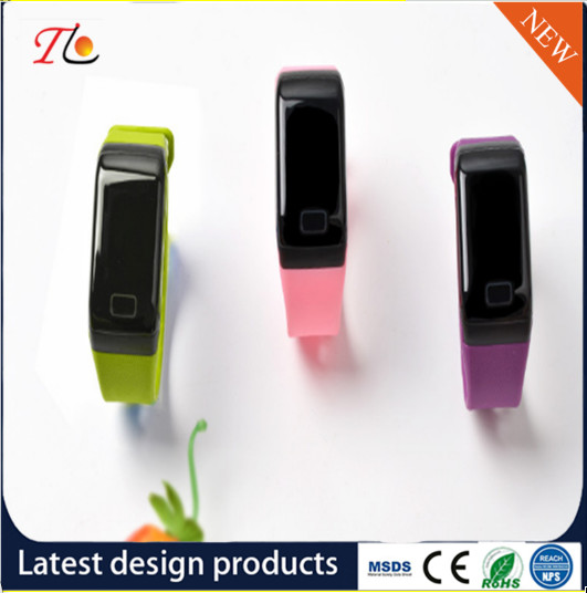 Smart Watch Silicone Watch Weather Forecast Sleep IP67 Level Waterproof SMS Photos, Calories, Step Counting