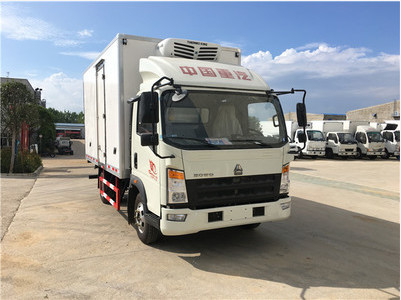 HOWO 4x2 Refrigerated Van Truck / Seafood 5 Ton Loading Truck