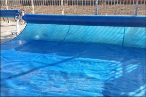 China Anti - UV 100um 200um Swimming Pool Solar Cover Blue Color PE Bubble Blanket Solar Pool Cover wholesale