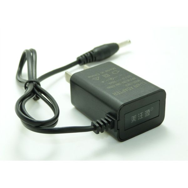 Black / White 3.7 Volt 18650 Battery Charger , US Plug Lithium Ion Cell Charger