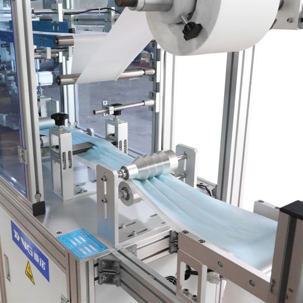 One Time Dustproof 3 Layer Mask Machine Multiple Language Interface CE approval
