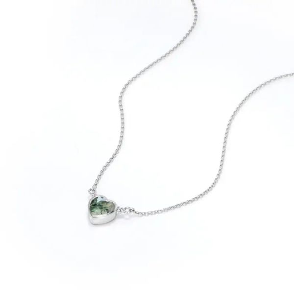 925 Silver Simple Natural Light Brilliant Elegant Green Heart Shaped Moss Agate Necklace For Sale