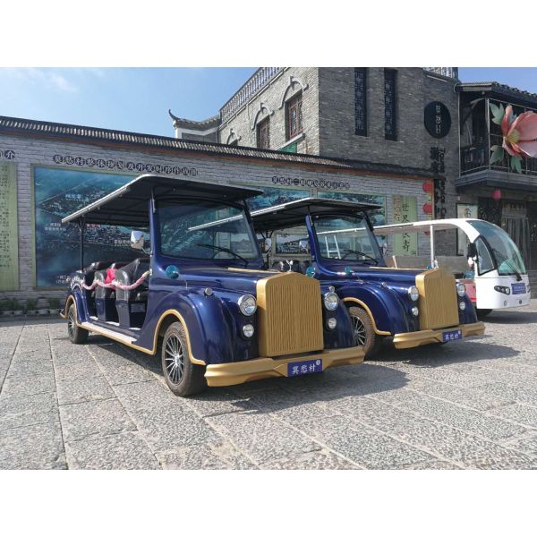 Comfortable 8 Seater Classic Luxury Vehicle Old Vintage Electric Car Battery Powered