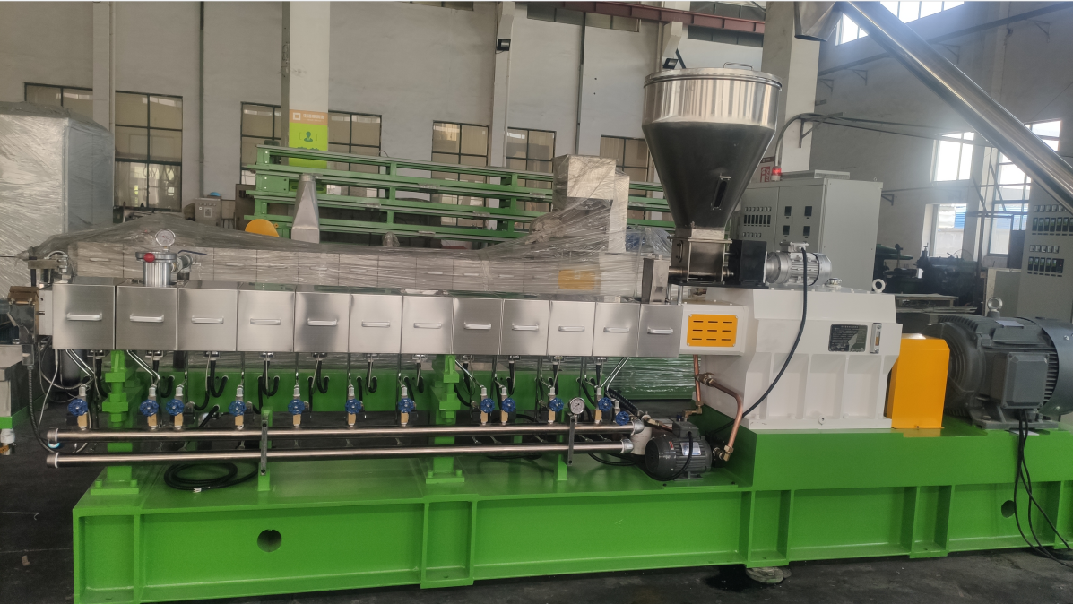 Wood/Bamboo/Sugar Cane/Stalk Powder PE PP PVC PS Twin Screw Extruder Plastic Compounding Extruder Wpc Pellets Machine