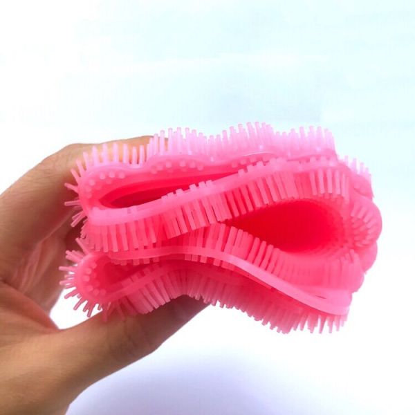 Flower Shape Silicone Kitchen Brush Heat Insulation Mat Design With A Hook Hole