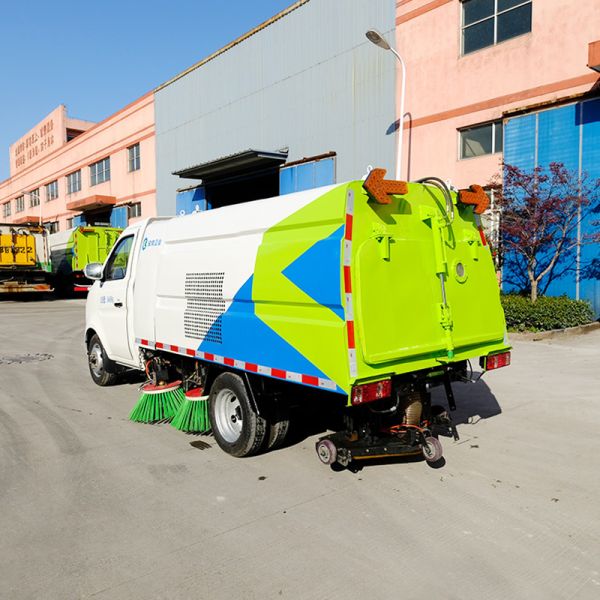 Energy Efficiency Street Sweeping Truck For Municipal Cleaning With Specialized Devices