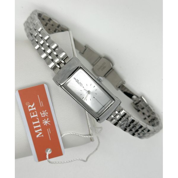 Silver Dial Analog Wrist Watch Stainless Steel With Date Display And Luminous Hands