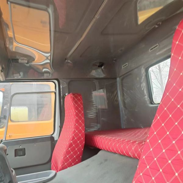 Used Crane Truck Howo 371 375 8x4 Secondhand Sinotruk 12T