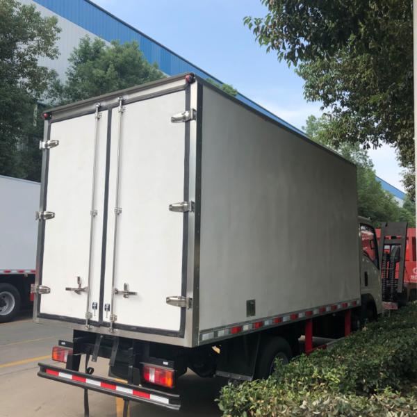 10 Tons Deep Freezer Truck FRP 160hp Howo Refrigerated Van Truck