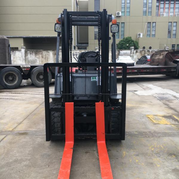 Used TCM 3-ton diesel forklift detail view