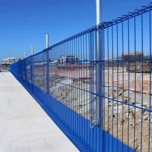 Mesh Edge Protection Barrier Ventilated Structure Reduces Wind Load on Barriers