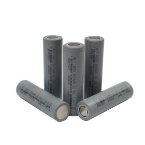 OEM ODM Rechargeable Flashlight Lithium Ion Battery Cells 2600mAh Long Cycle