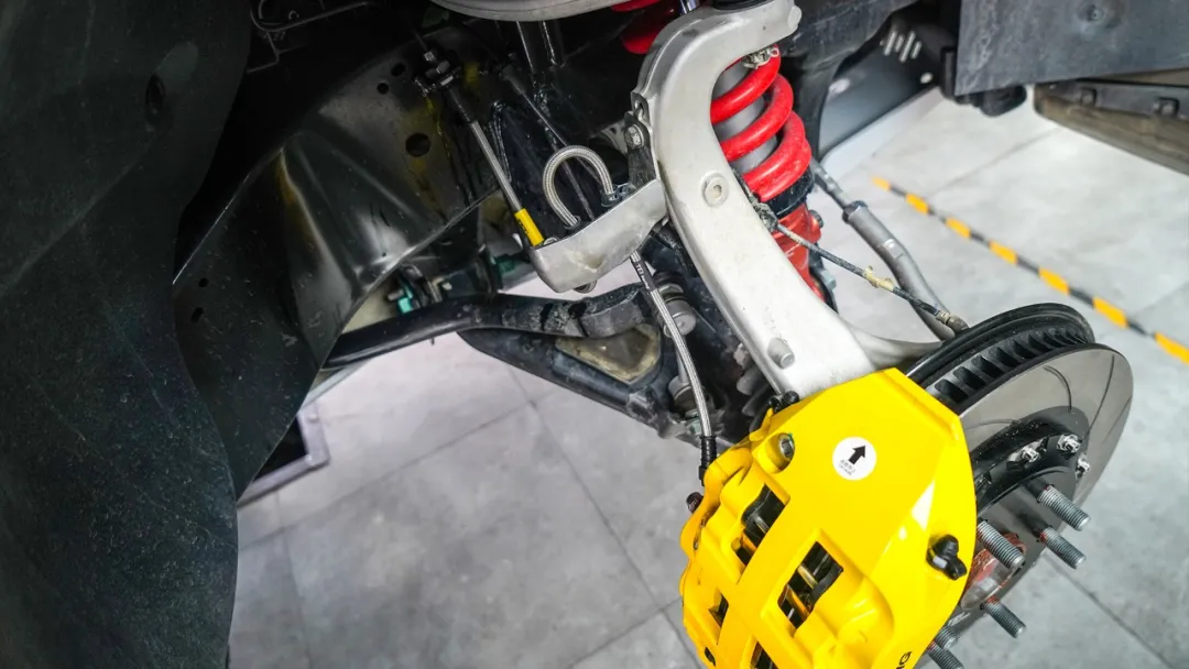 Front 6 piston and rear 4 piston caliper with E-brake caliper BBK auto brake system For Fangchengbao Bao 5 18 inch rim