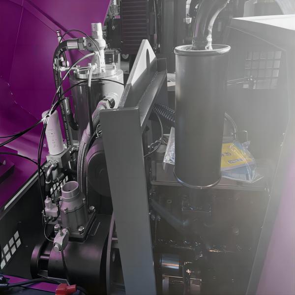 Low Noise Screw Air Compressor With Wheel Engine Driven Industrial Screw Air Compressor