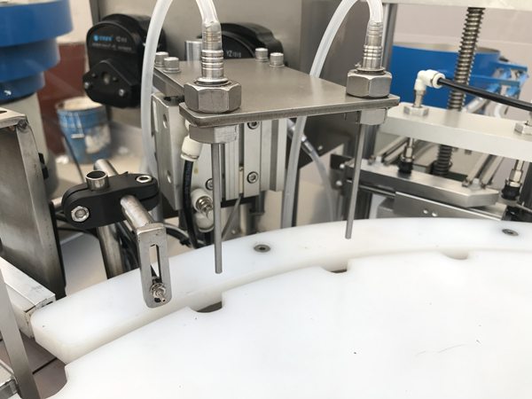 Rotary 1ml To 15ml Automated Bottle Filling Machine Two Heads Peristaltic Pump Essential Oil