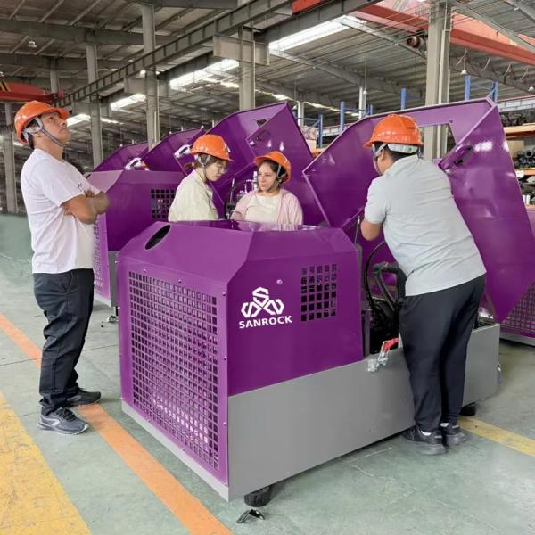 Low Noise Screw Air Compressor With Wheel Engine Driven Industrial Screw Air Compressor