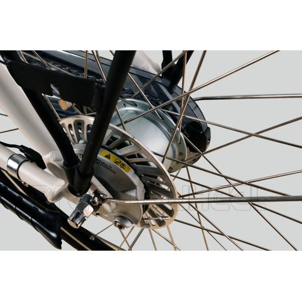 White 36V 250W Electric Urban Bike , 700C Electric Town Bikes Middle Motor
