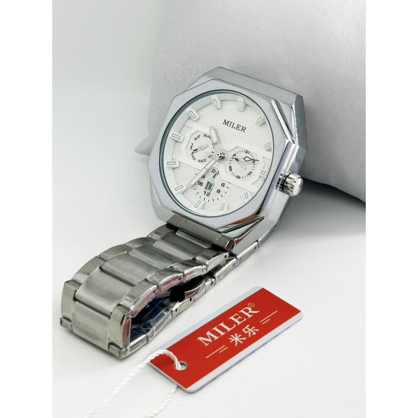 Wholesale Watch Men′s Scale Three Eyes Six Hands Waterproof Quartz Watch