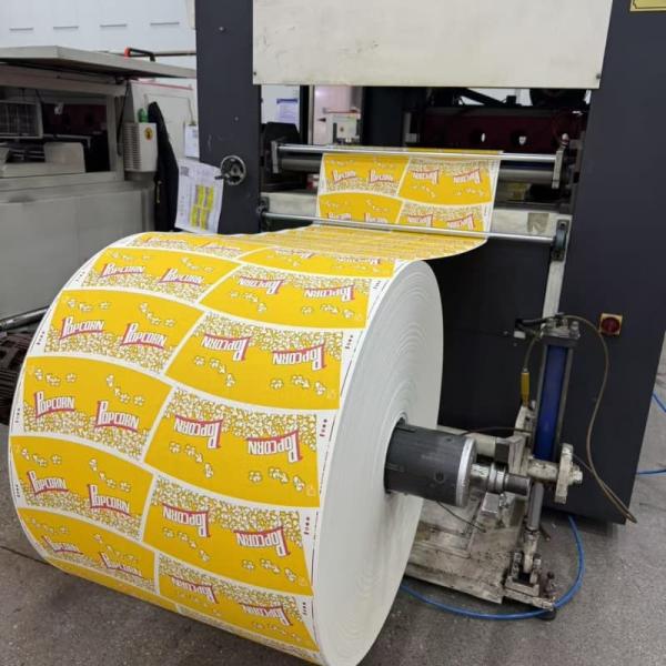 Recyclable Food Grade Greaseproof Paper Roll for Snack Packaging Laminated PE Coated Roll Wrapping Packaging Cups