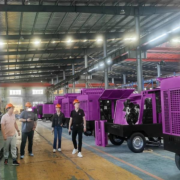 Low Noise Screw Air Compressor With Wheel Engine Driven Industrial Screw Air Compressor