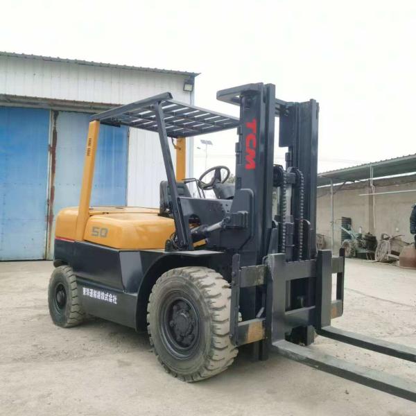 Used TCM 3-ton diesel forklift detail view