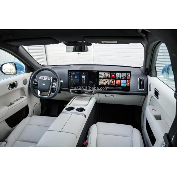 Light Interior Color and Automatic Air Conditioner within LiXiang L7
