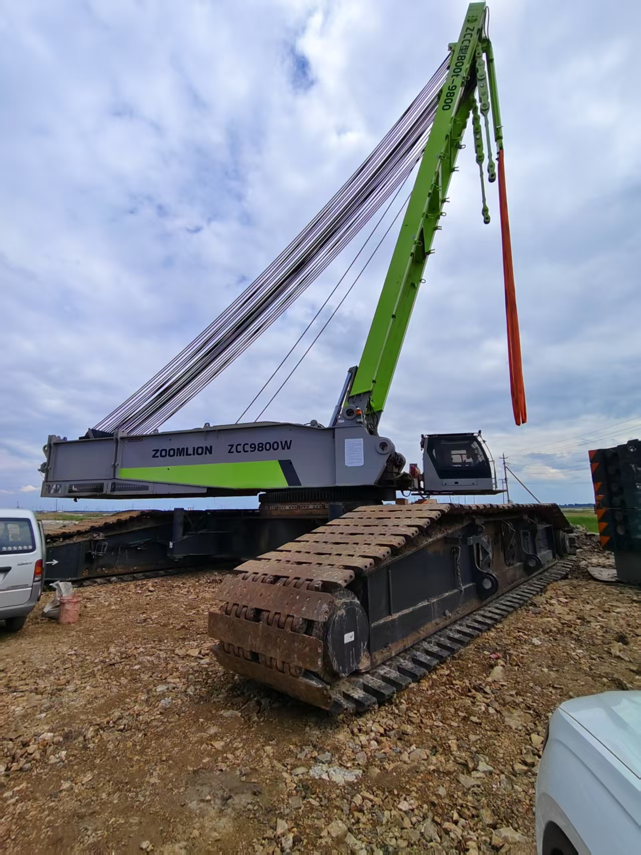 China 2020 Sany Used Crawler Crane, The ZCC9800W, Has A Main Boom Of 159 Meters And A 7meter Boom, A 270-Ton Mainframe Counterweight, And A 300-Ton wholesale