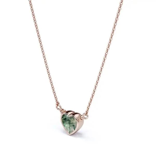 925 Silver Simple Natural Light Brilliant Elegant Green Heart Shaped Moss Agate Necklace For Sale