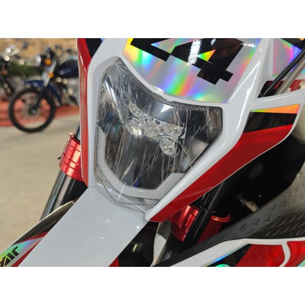 Single Cylinder Four Stroke Enduro Motorcycle With Reinforced Aluminum Alloy Flat Fork