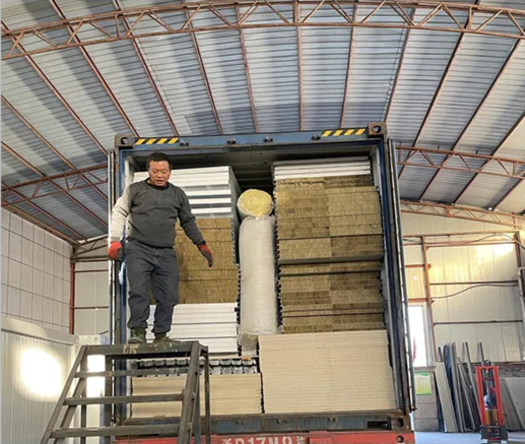 Modern Design Style Quick Assembly Glass Wall Detachable Steel Frame Container House with PVC Board Floor