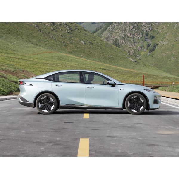 High Speed Sedan Electric Car 5 Seater Electric Car Changan Blue Sl03 170km/h