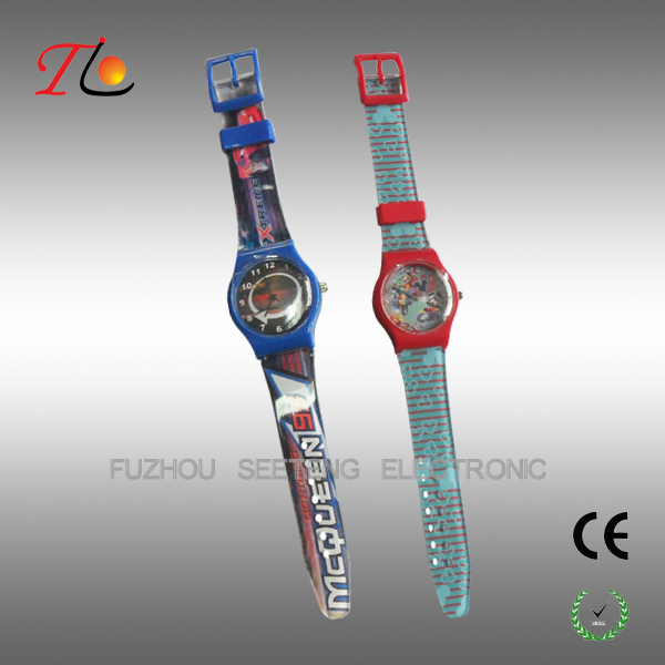 low price and colorful watch with PVC strap and cartono pattern as children watches