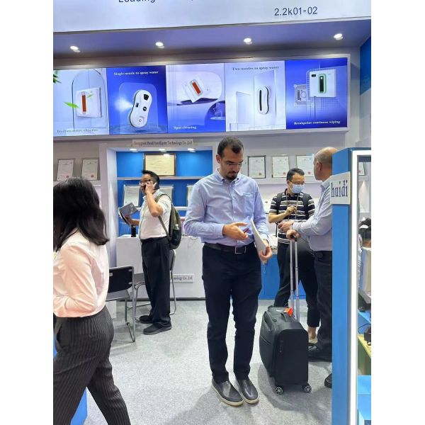 Remote/App Control Automatic Glass Cleaning Robot with Intelligent Spring Water System