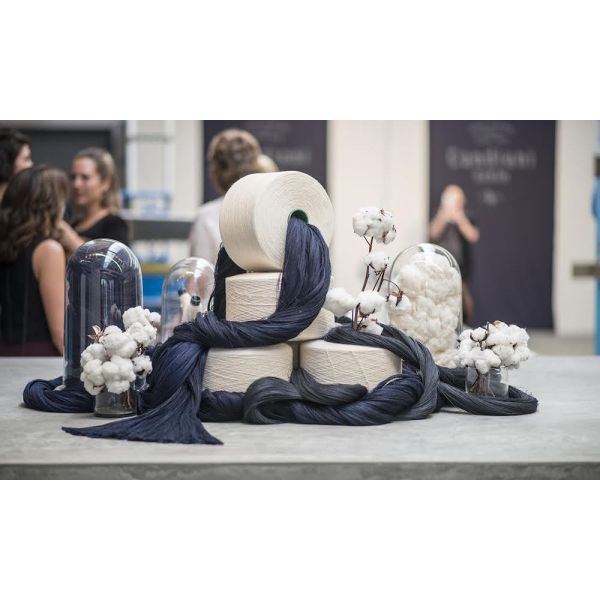 Heavy Thick Brushed Woven Grey Denim Fabric Winter Design 178CM