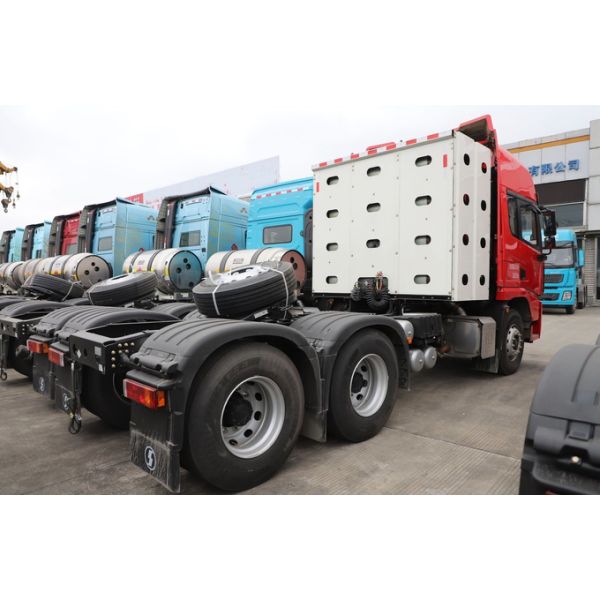 Shacman Truck 6x4 Tractor Head X5000 Model CNG Engine 530hp Double-Decker Sleeper