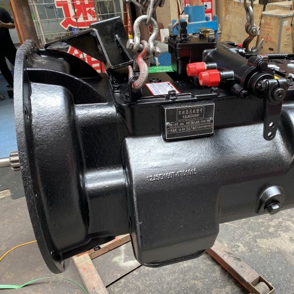 Howo 1316312015 16S221 Gearbox Half-Shift Cylinder for Transmission Parts