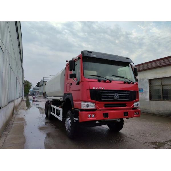 Sinotruk HOWO 380HP Watering Truck