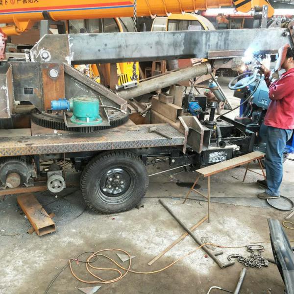 Tricycle Hydraulic Truck Mounted Crane , 3- 5 Ton Lifting Mobile Truck Crane